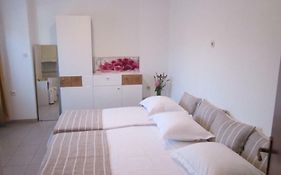 Studio Apartman Toni